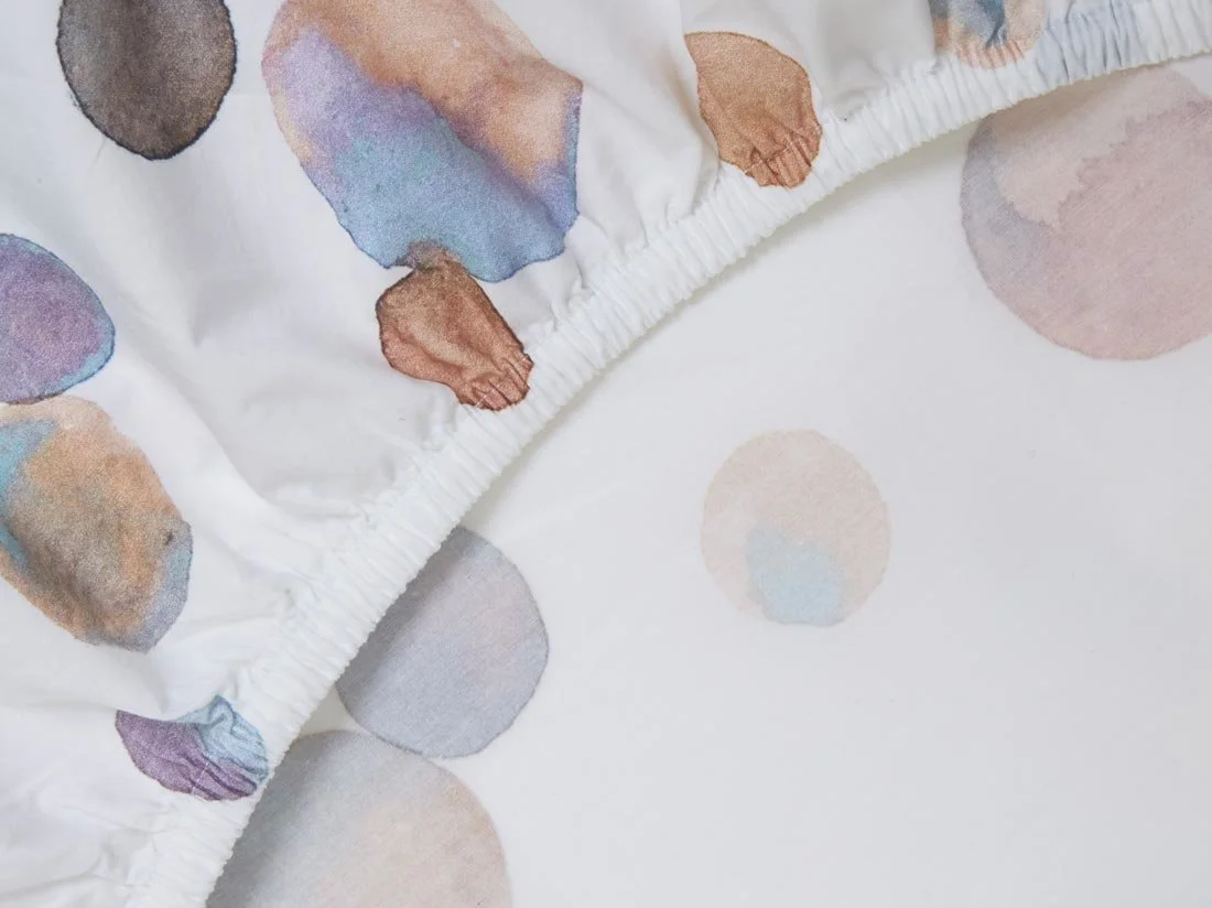 Kinderspannbettlaken Perkal-Baumwolle Watercolor Dots from Yumeko