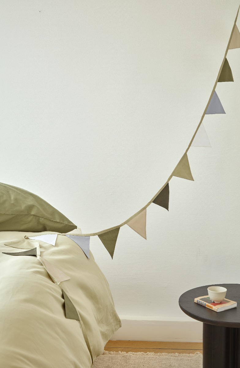 Olive_green_flagline