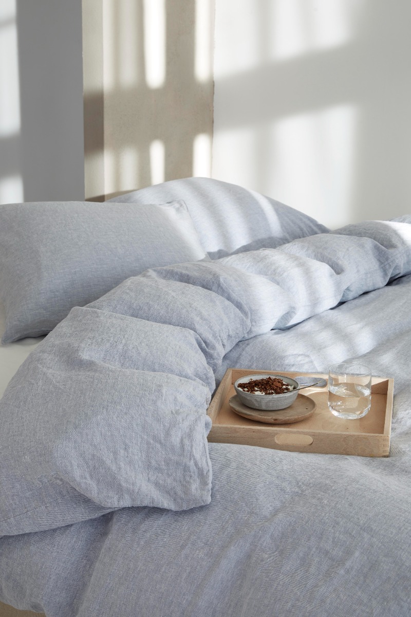 close-duvet-cover-set-washed-linen-chambray-blue2