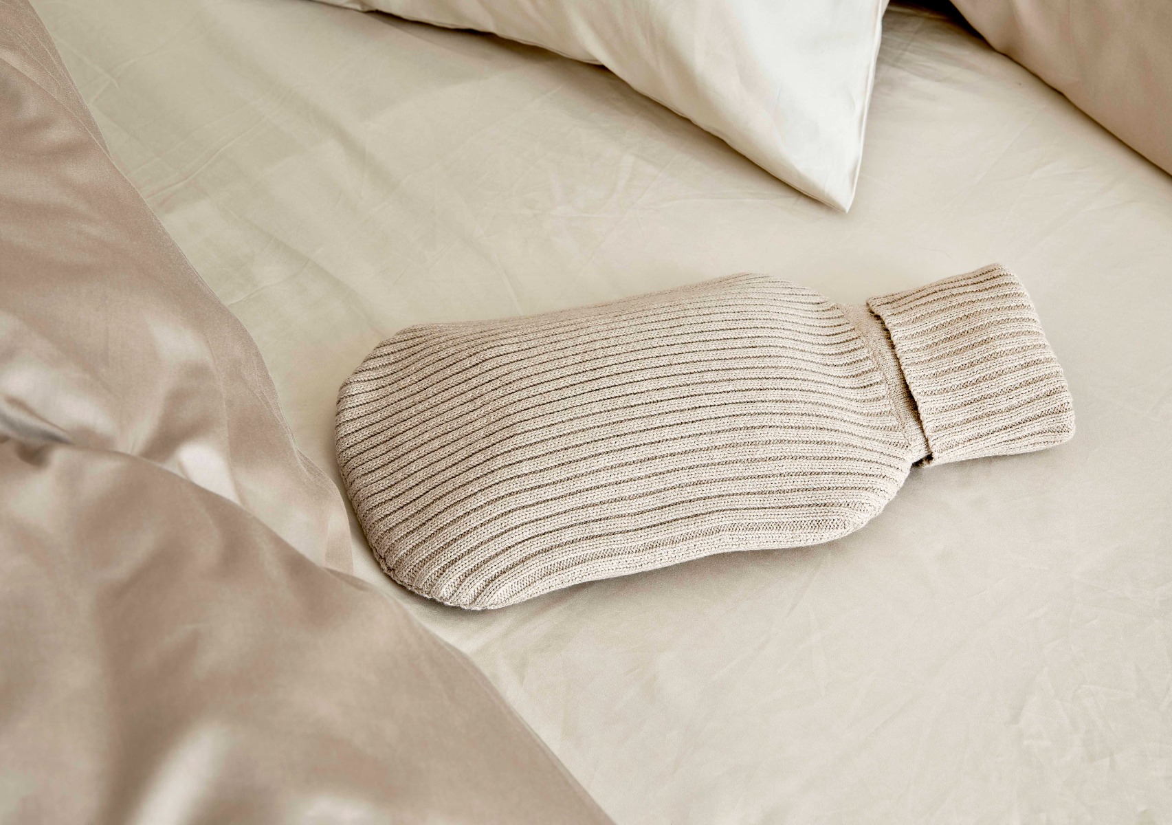 cotton-pitcher-bag-turtleneck