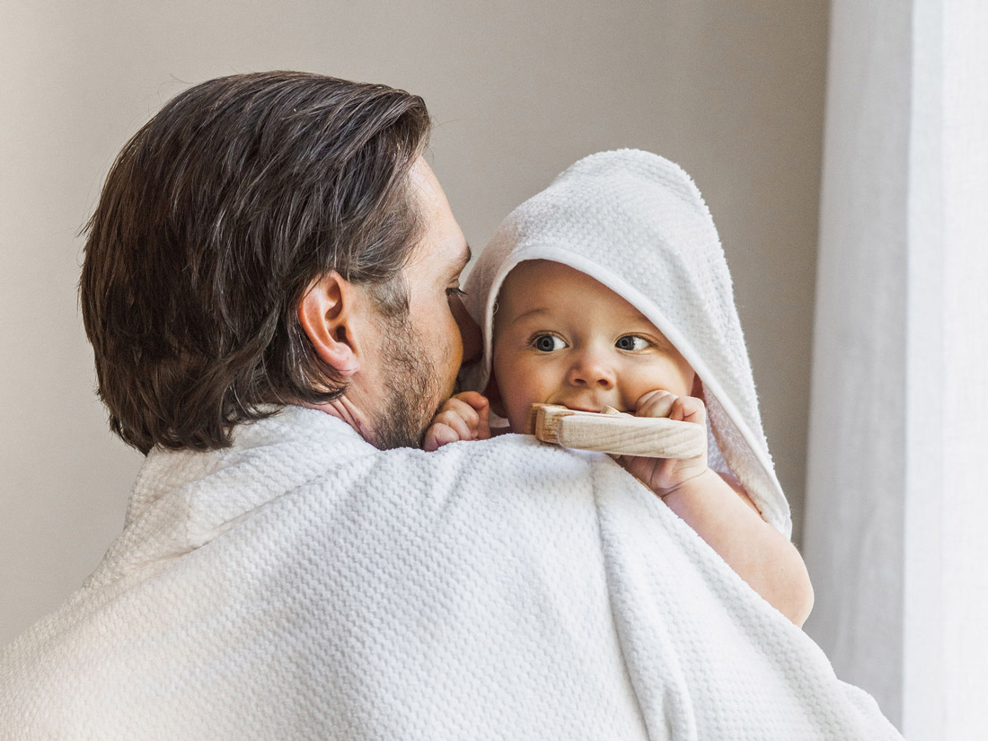 mood-badcape-mini-dots-pure-white