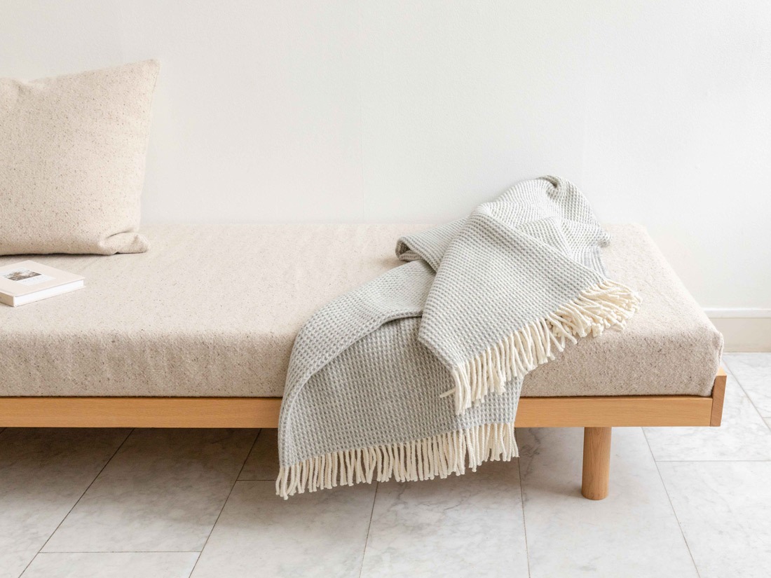 mood-blanket-merino-wool-pied-de-poule-grey-melange