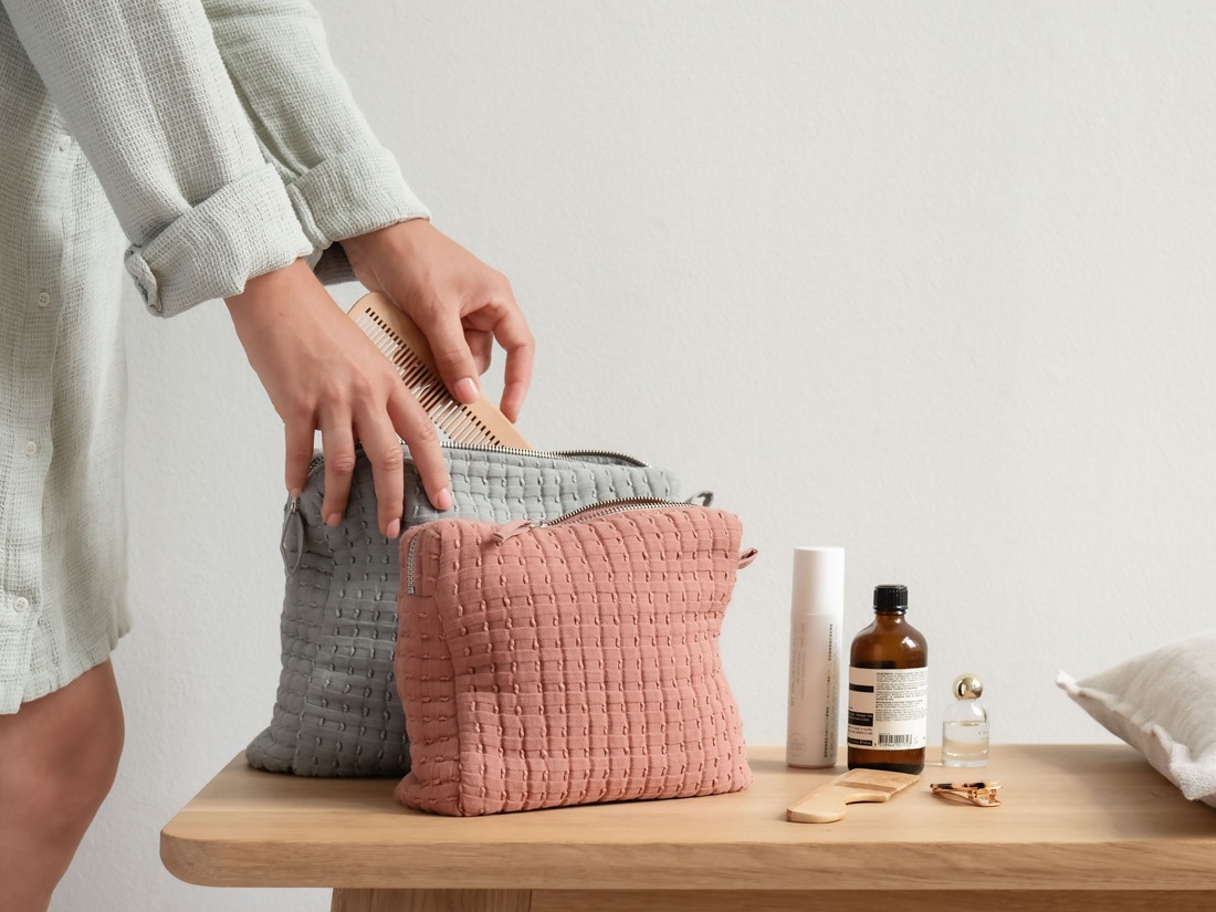 mood-toiletry-bag-sage-green-2